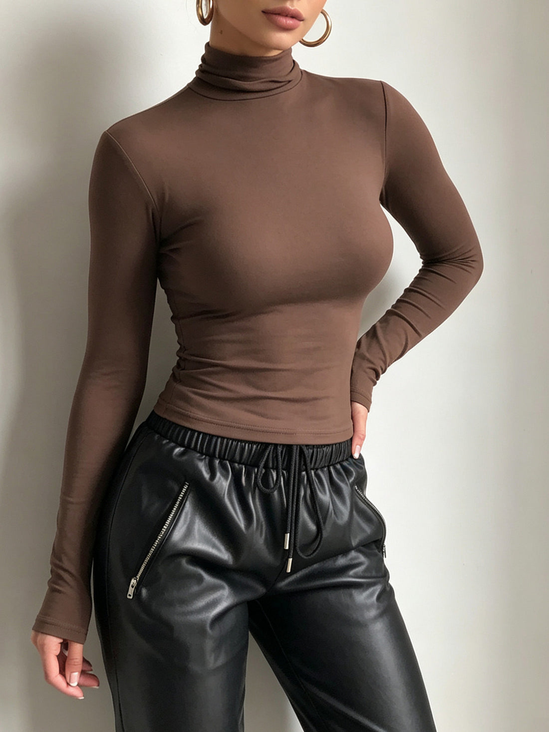 t-shirt in chocolate brown featuring basic style and slim fit