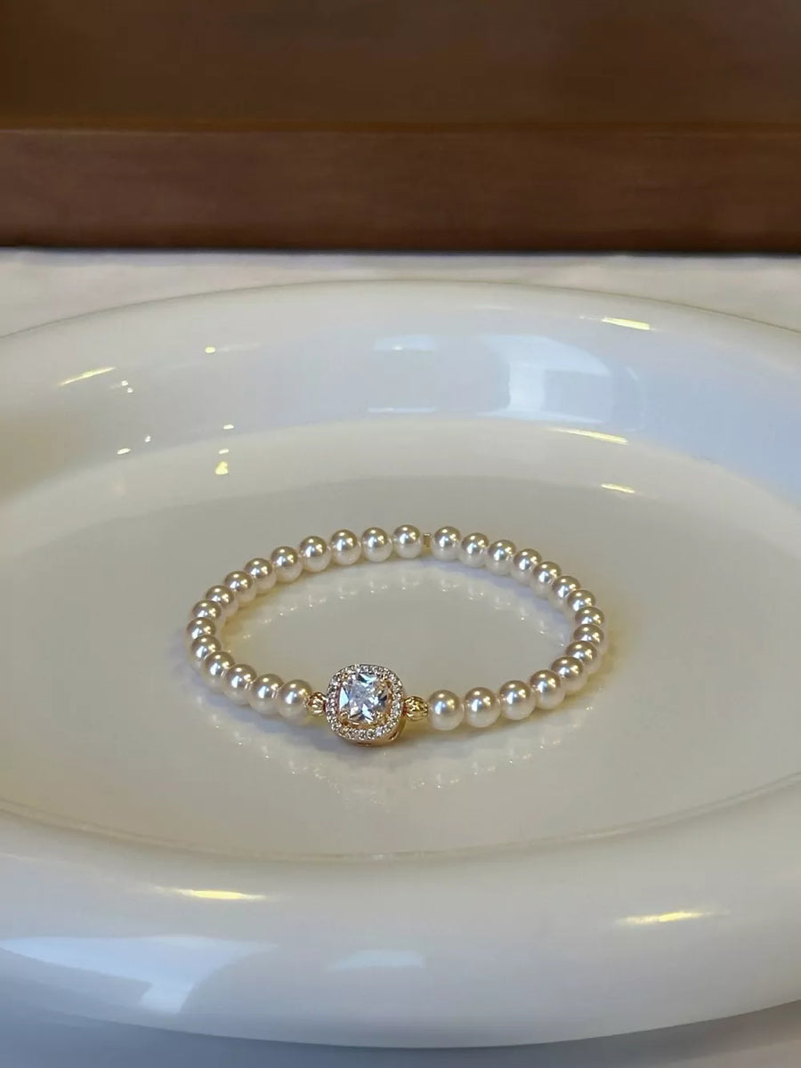 Synthetic Pearl, 18K Gold-Plated, Alloy, Zircon Care instructions: Avoid wearing bracelet in cream with n/a silhouette