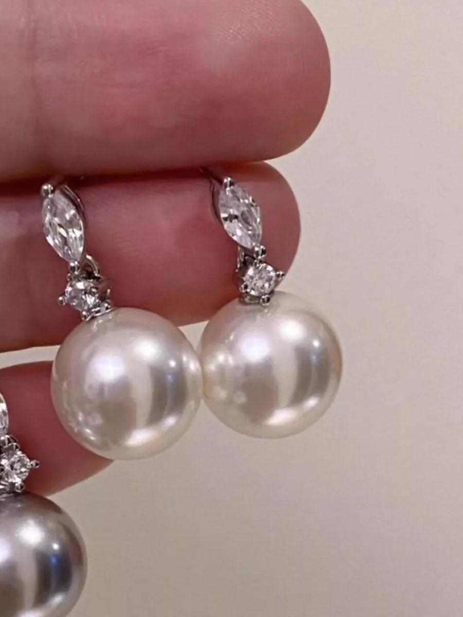 Silver earrings with short drop and lever-back