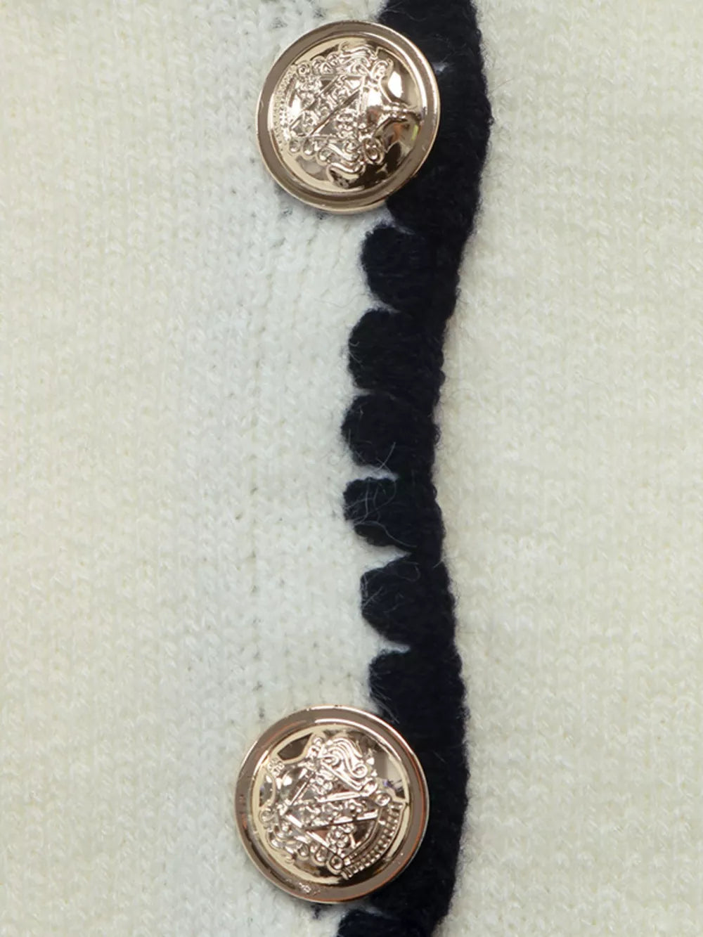 cardigan in cream with buttoned and cropped