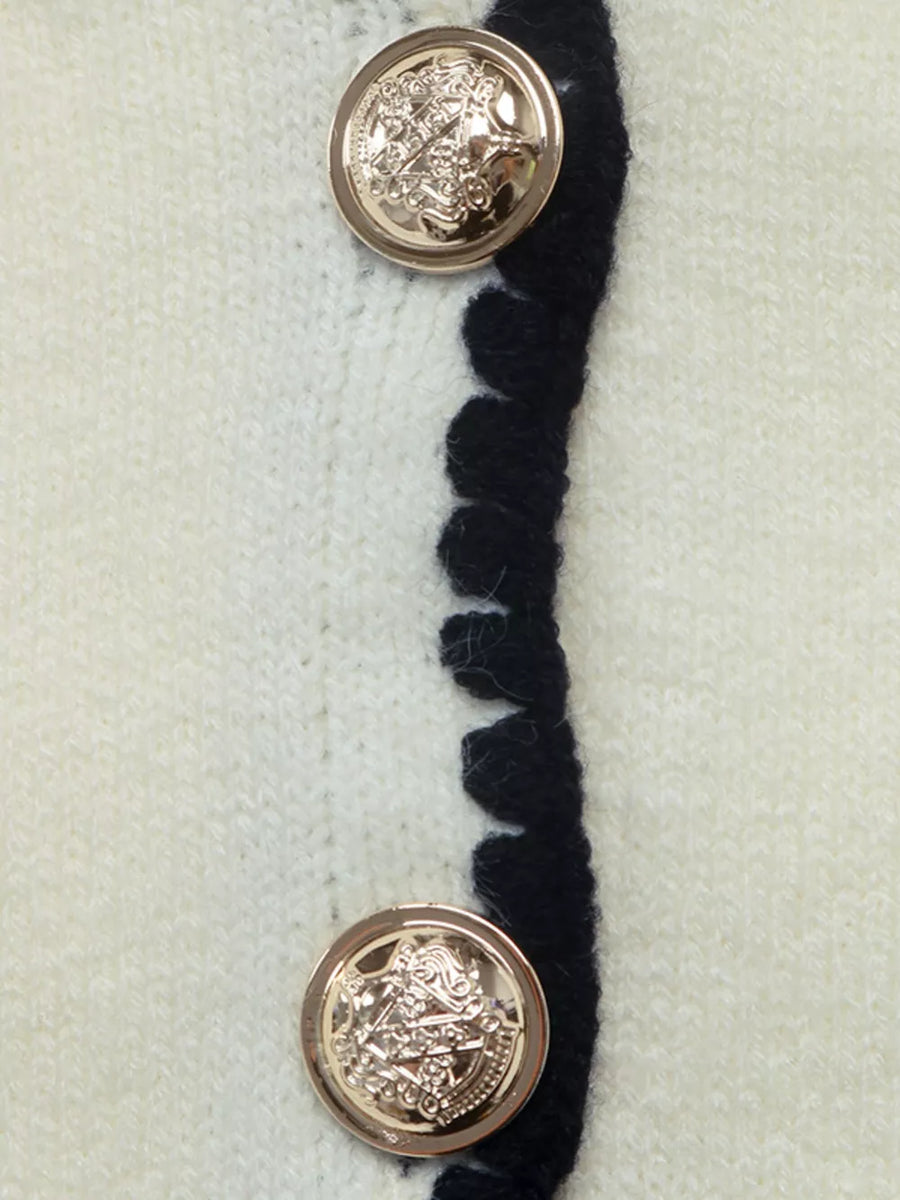 cardigan in cream with buttoned and cropped