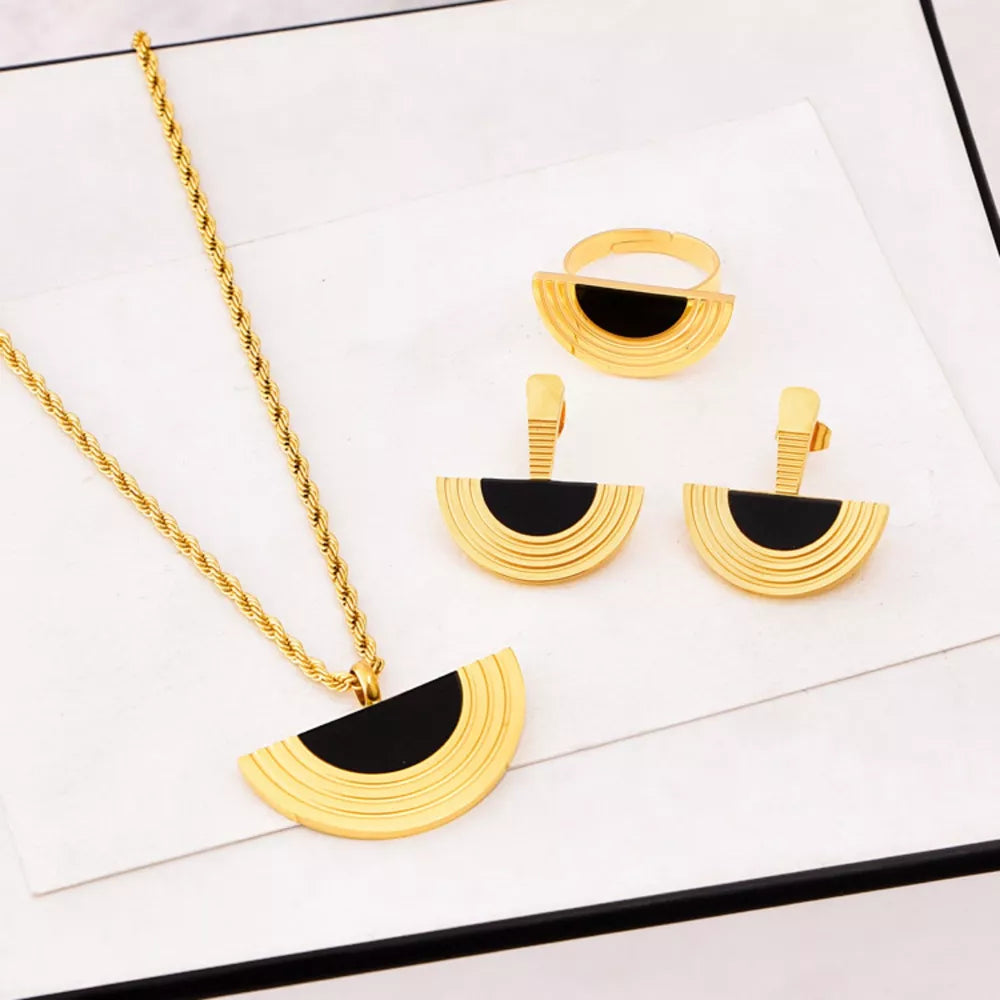 jewelry set in Black with geometric and gold-plated