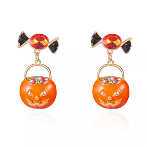 earrings in gold with pumpkin motif and rhinestone embellishment