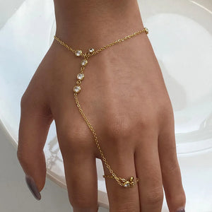 Bracelet in gold featuring 18K gold plating and fitted fit