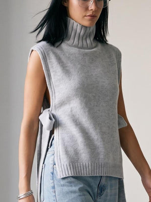 Gray sweater vest with waist-length and pullover