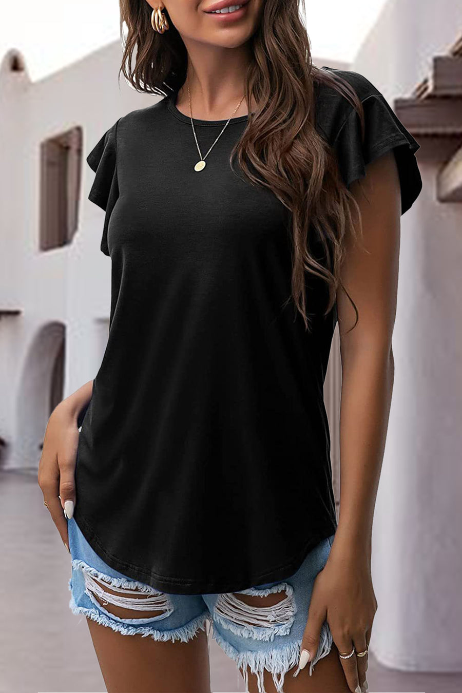 Black ruffled sleeve t-shirt with crew neck and curved hem
