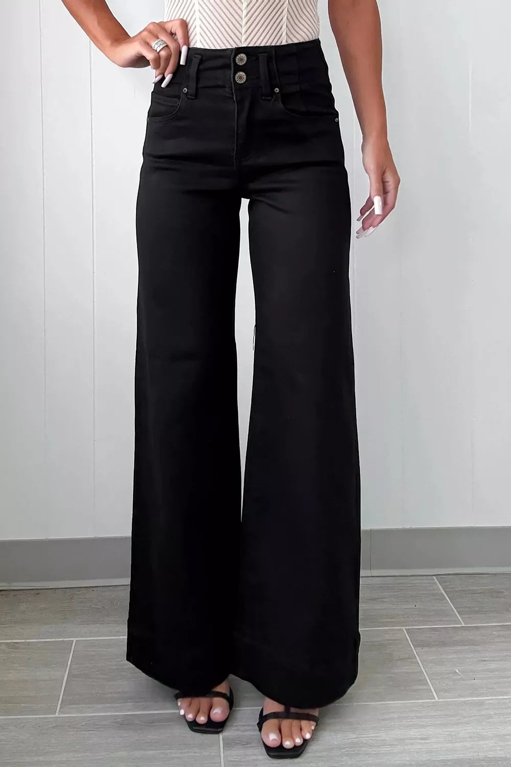 2-button High Waist Flared Jeans in this colorway