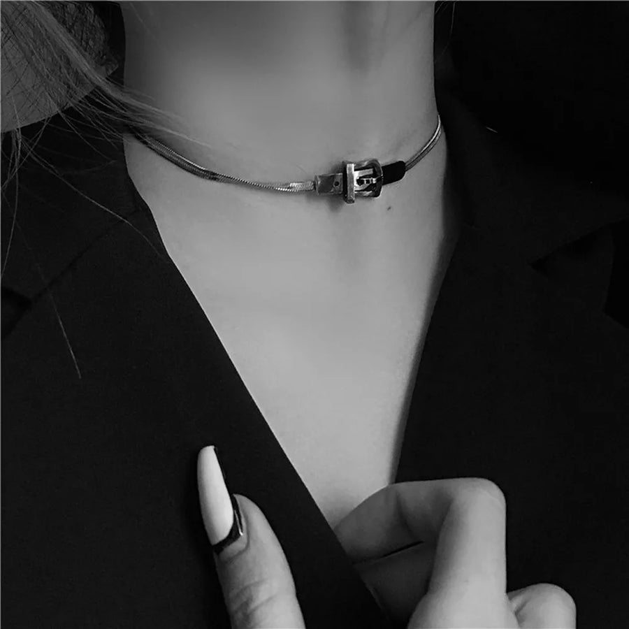 Chic Buckle Titanium Steel Silver Choker Necklace in Silver