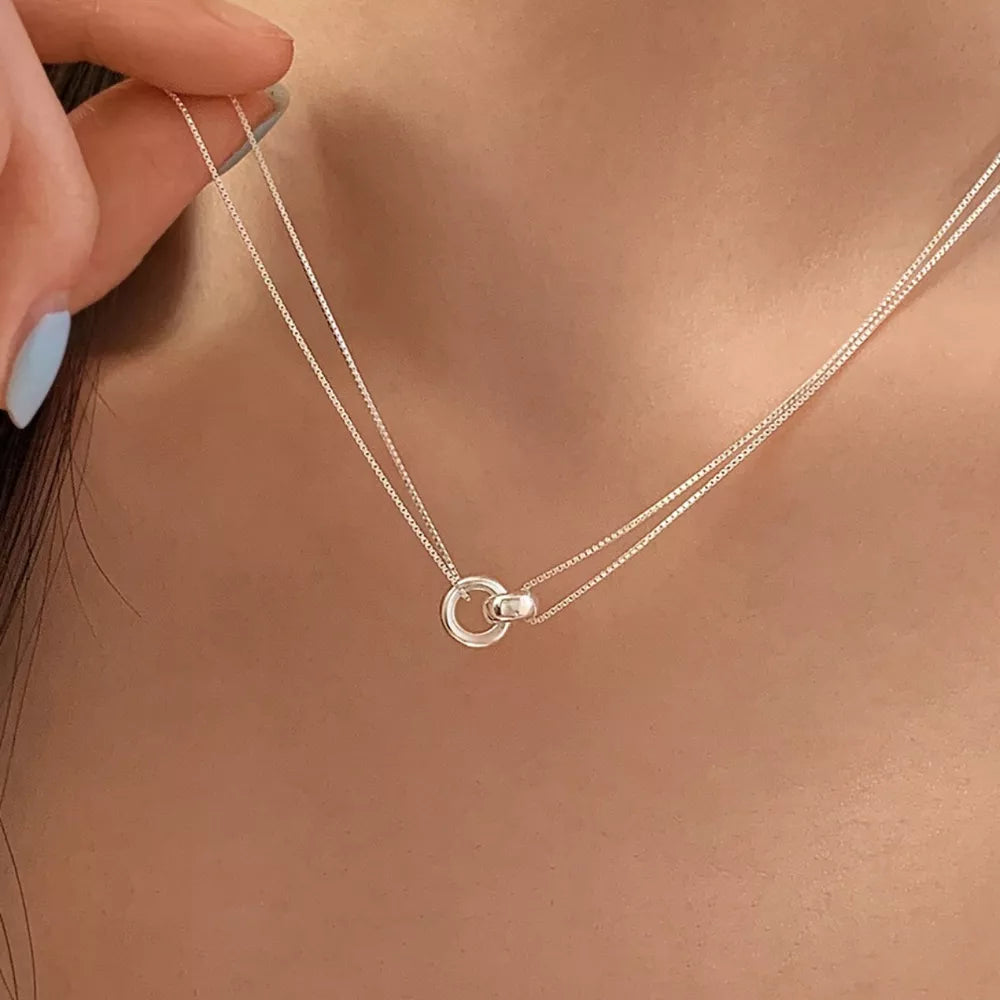 necklace in silver featuring double strand and straight fit