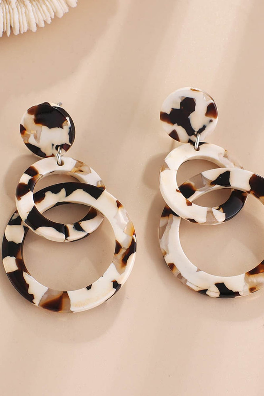 Tortoiseshell marbled hoop dangle earrings