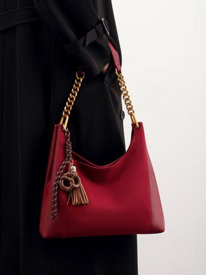 shoulder bag in burgundy featuring chain strap and slouchy fit