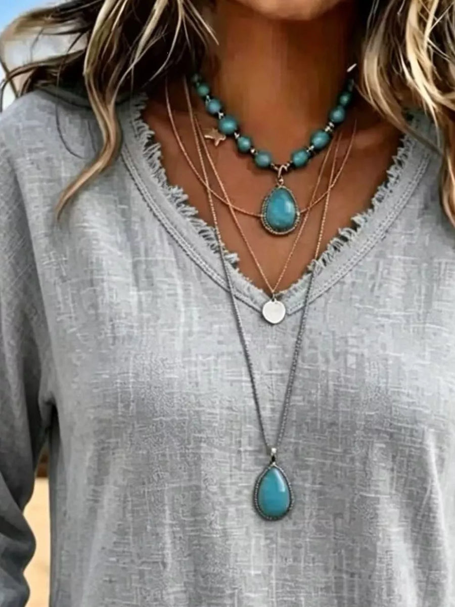 bohemian t-shirt in Black with v-neck