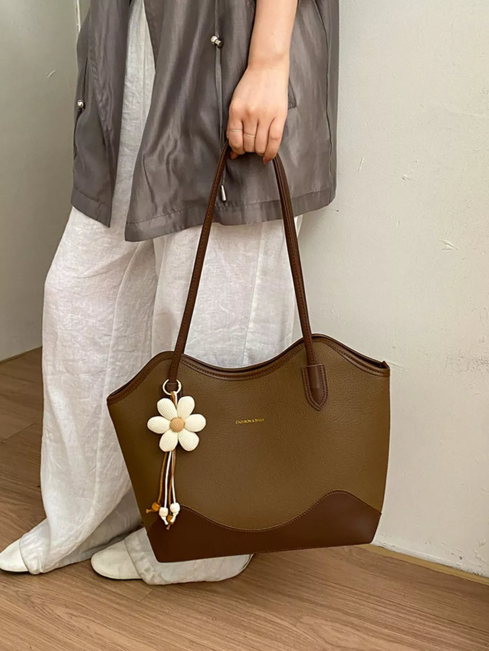 Brown structured handbag with null