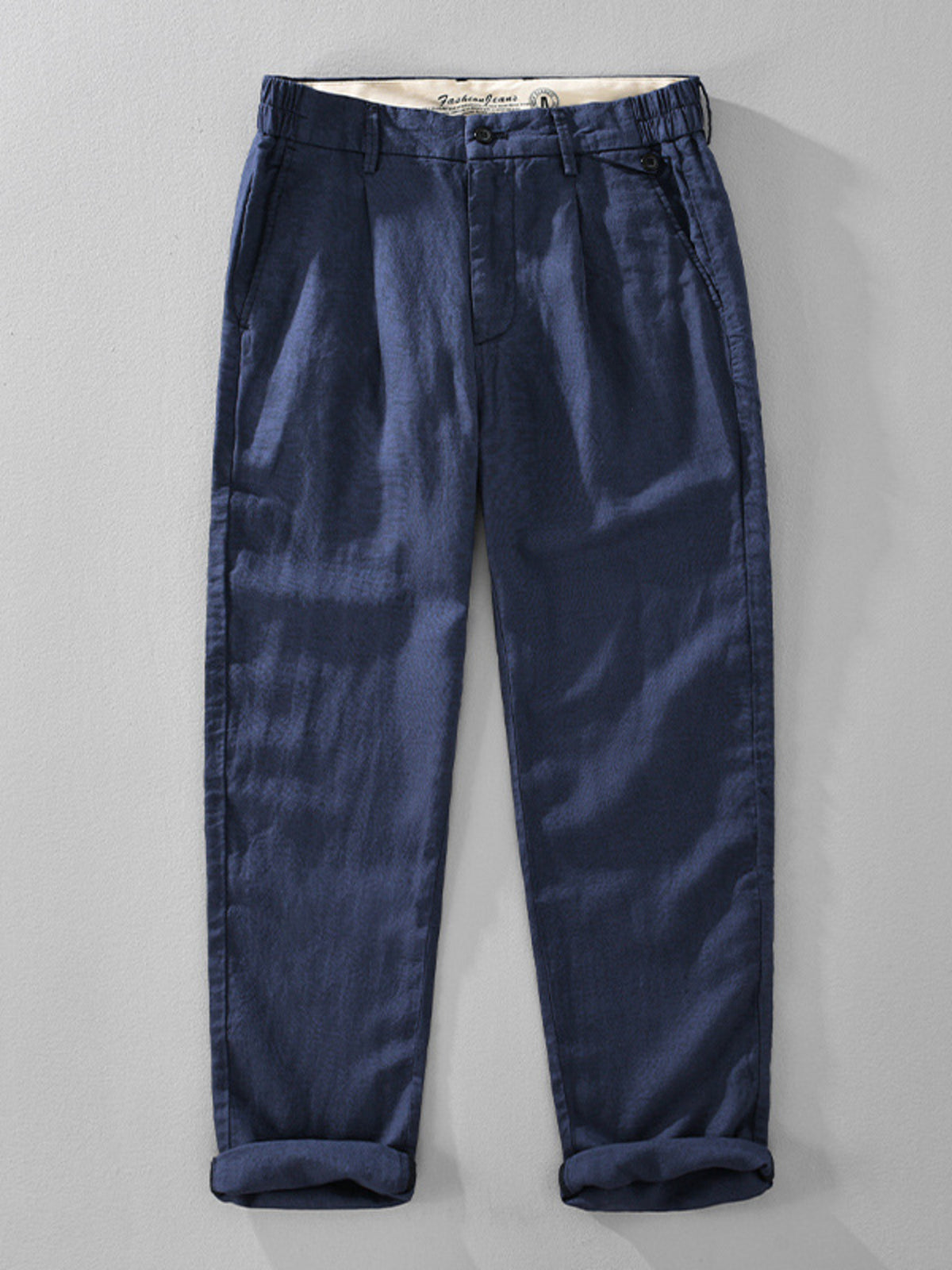 trousers in navy blue featuring pocketed and relaxed fit