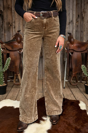 wide-leg pants in camel featuring pocketed and wide-leg fit