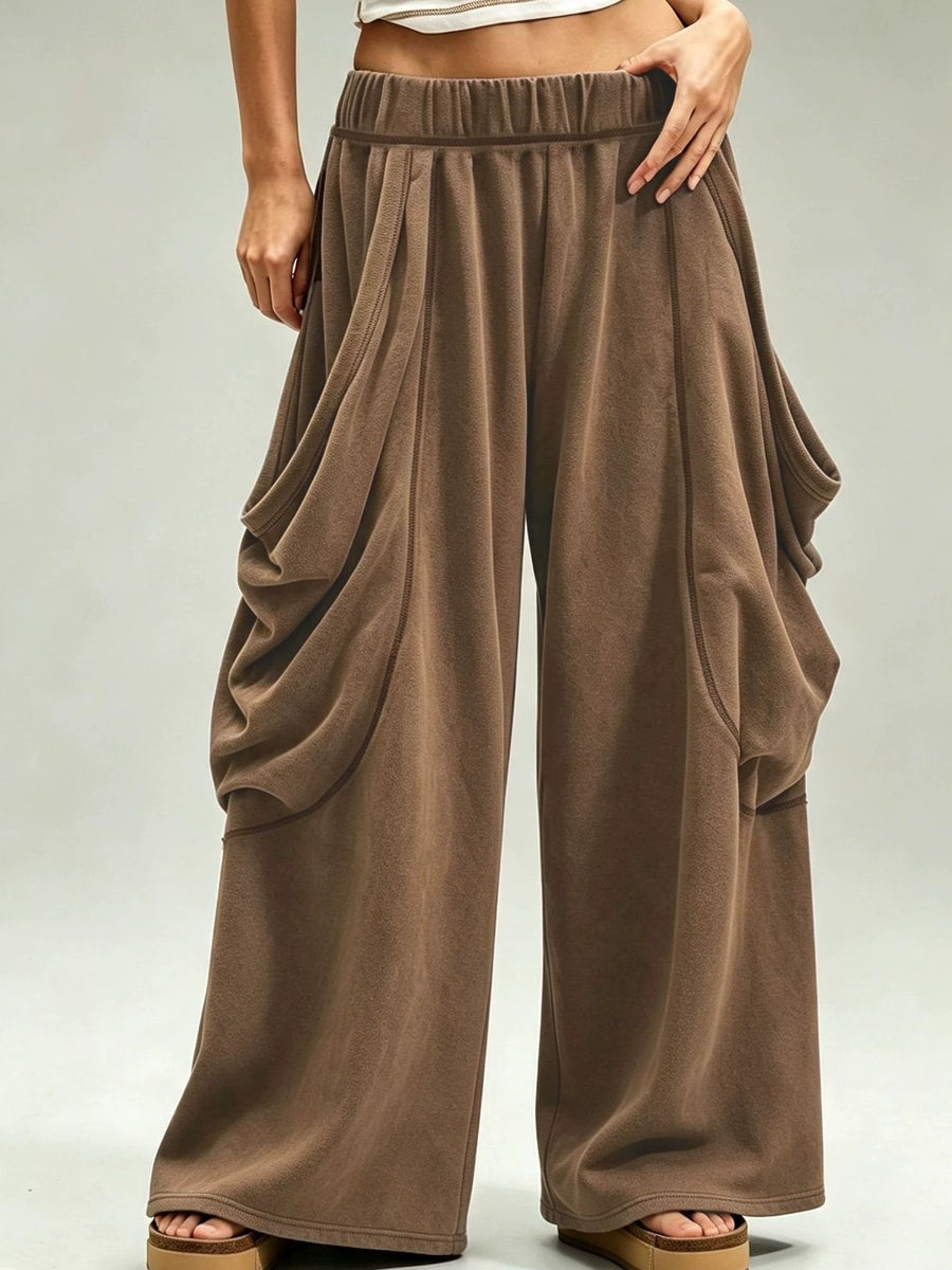 cargo pants in Black with pocketed and full-length