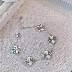 bracelet featuring four-leaf clover in Silver with 925 sterling silver Care instructions: Avoid wearing during exercise, as
