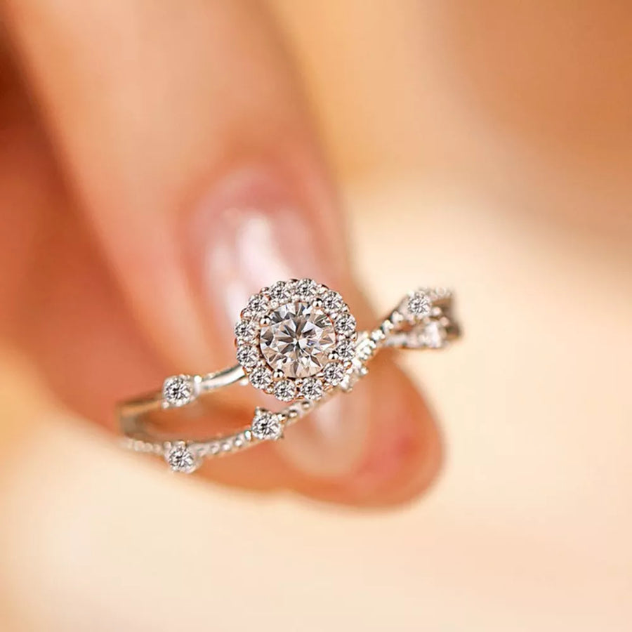 925 sterling silver,Moissanite Carat weight: 1ct Care instructions: Avoid wearin ring in clear with fitted silhouette