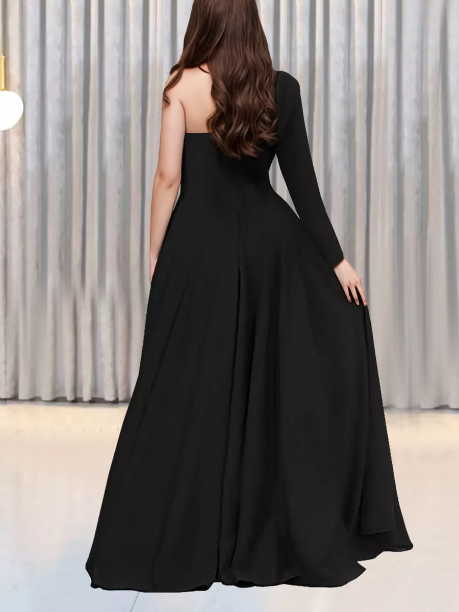 100% polyester Care instructions: Machine wash cold maxi dress in Black with fitted silhouette