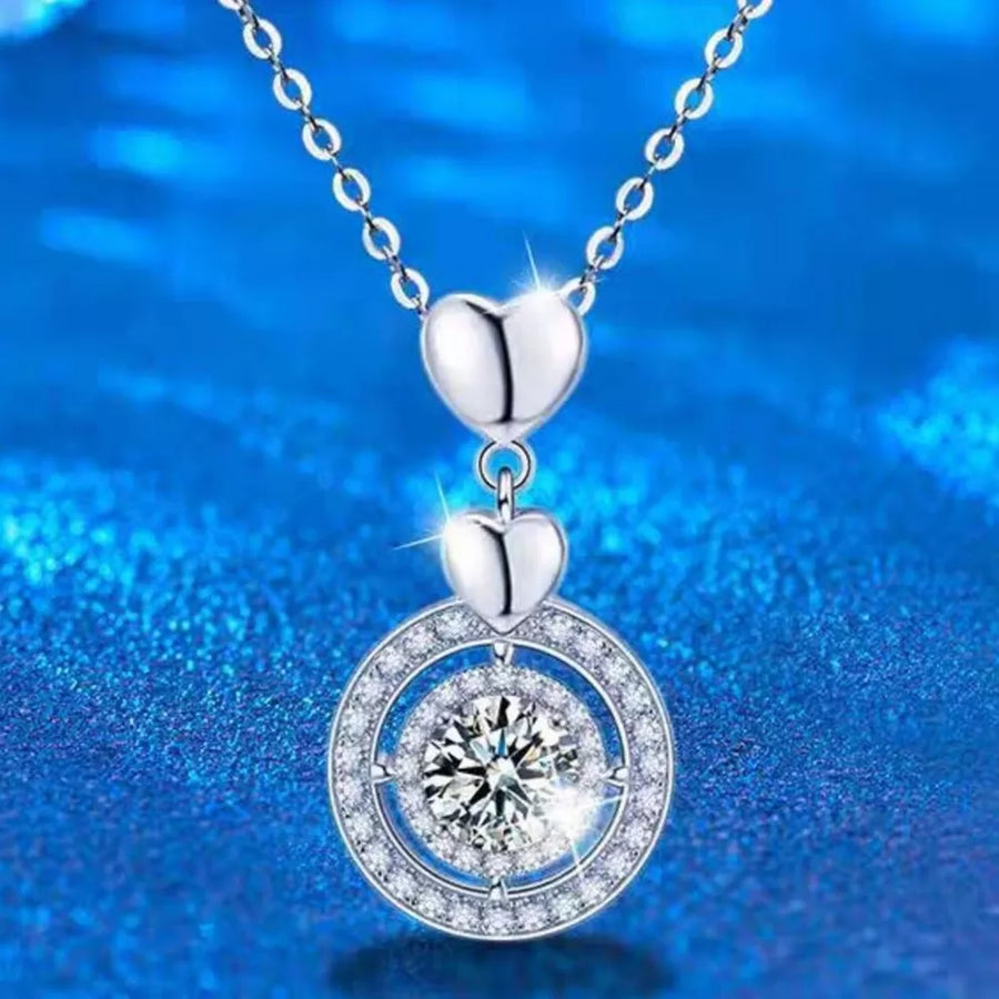 necklace in silver with moissanite stone and collarbone length
