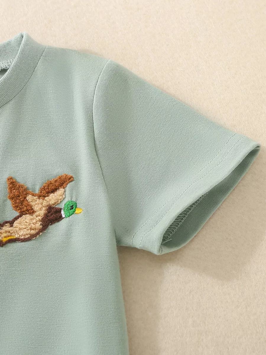 Baby set in light green cotton with embroidered duck detail on short sleeve shirt