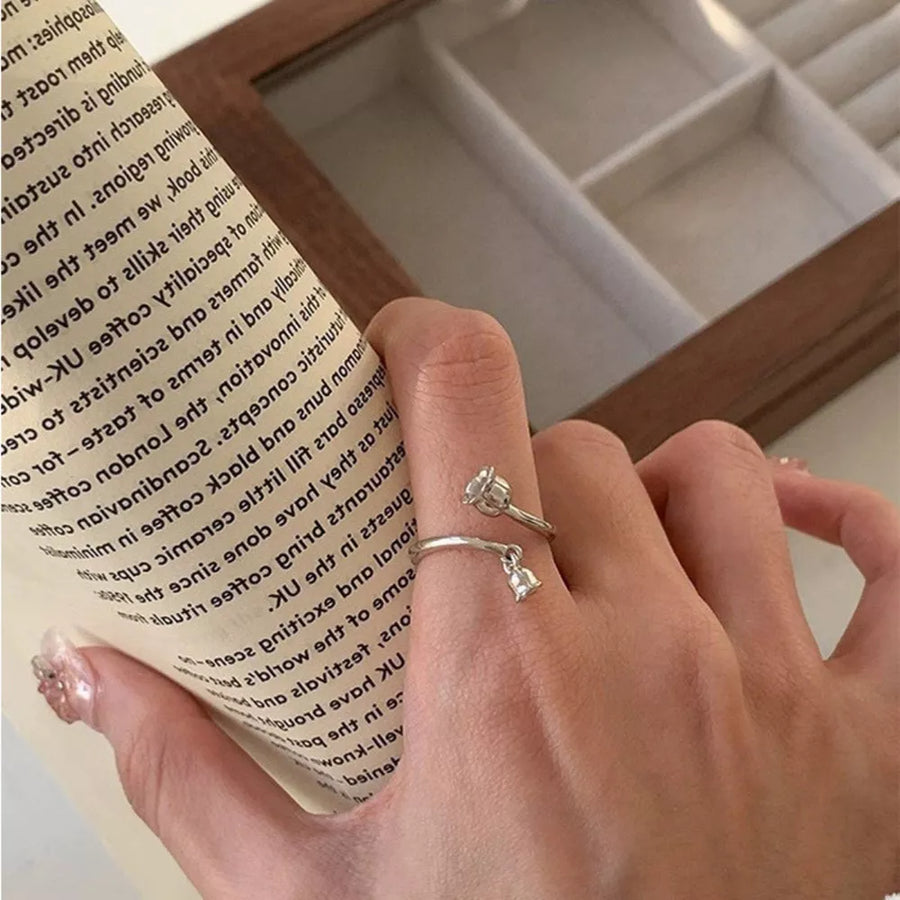 925 Sterling Silver Bypass Ring in silver with bypass design
