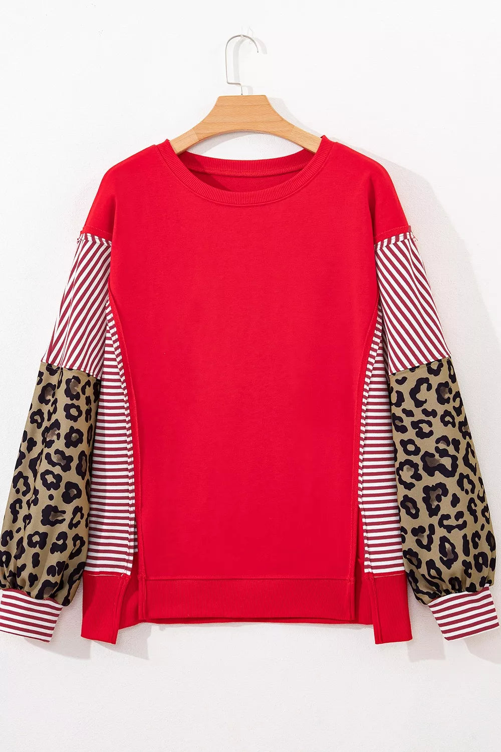streetwear sweatshirt in red with crew neck