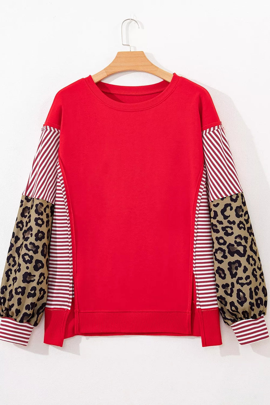 streetwear sweatshirt in red with crew neck