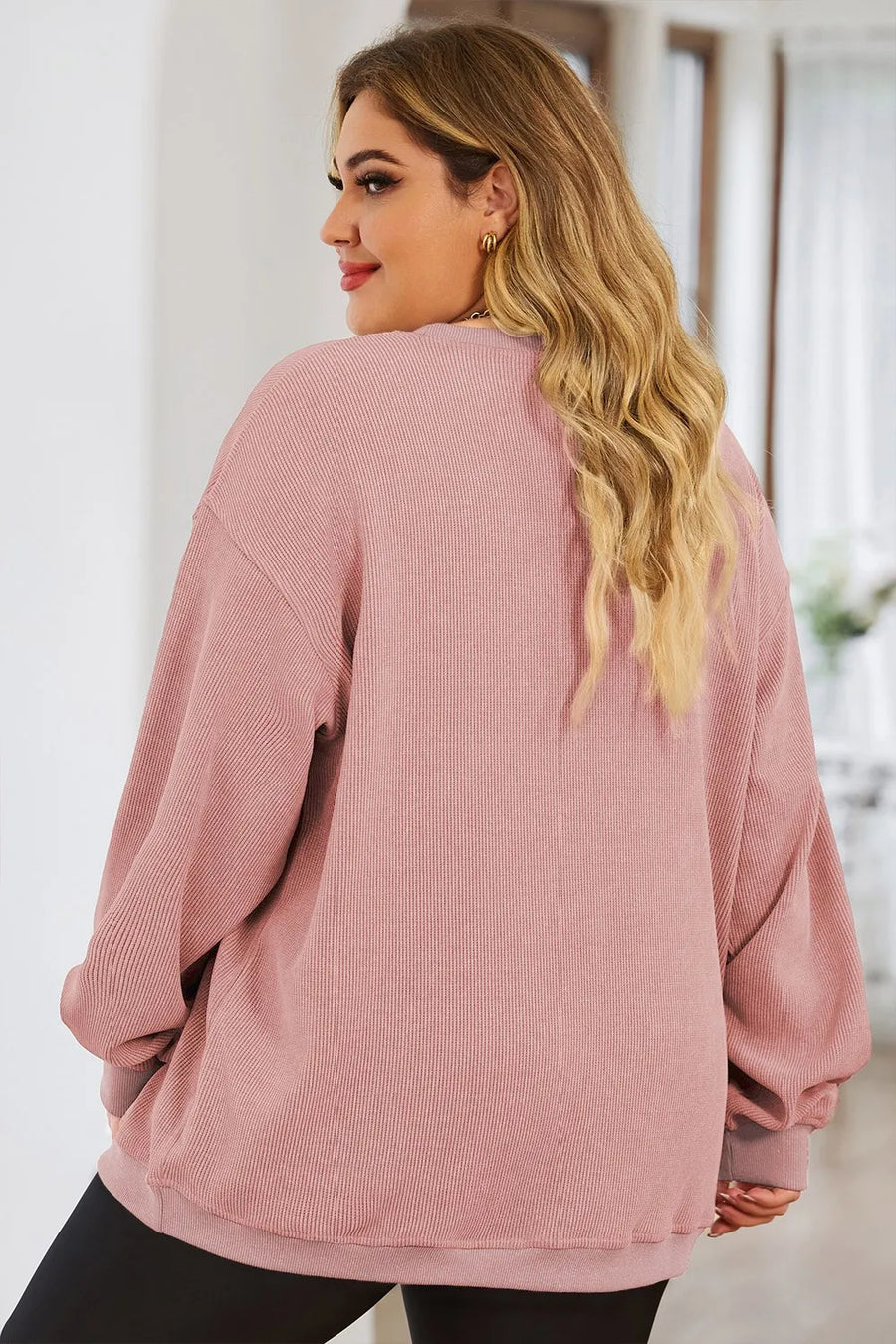 Dusty Pink ribbed crewneck sweatshirt with a relaxed fit and crew neckline.