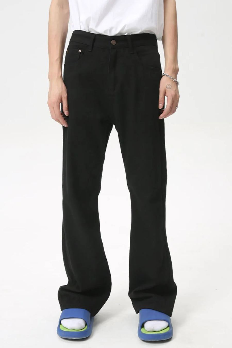 Wide-leg black denim trousers with a casual fit.