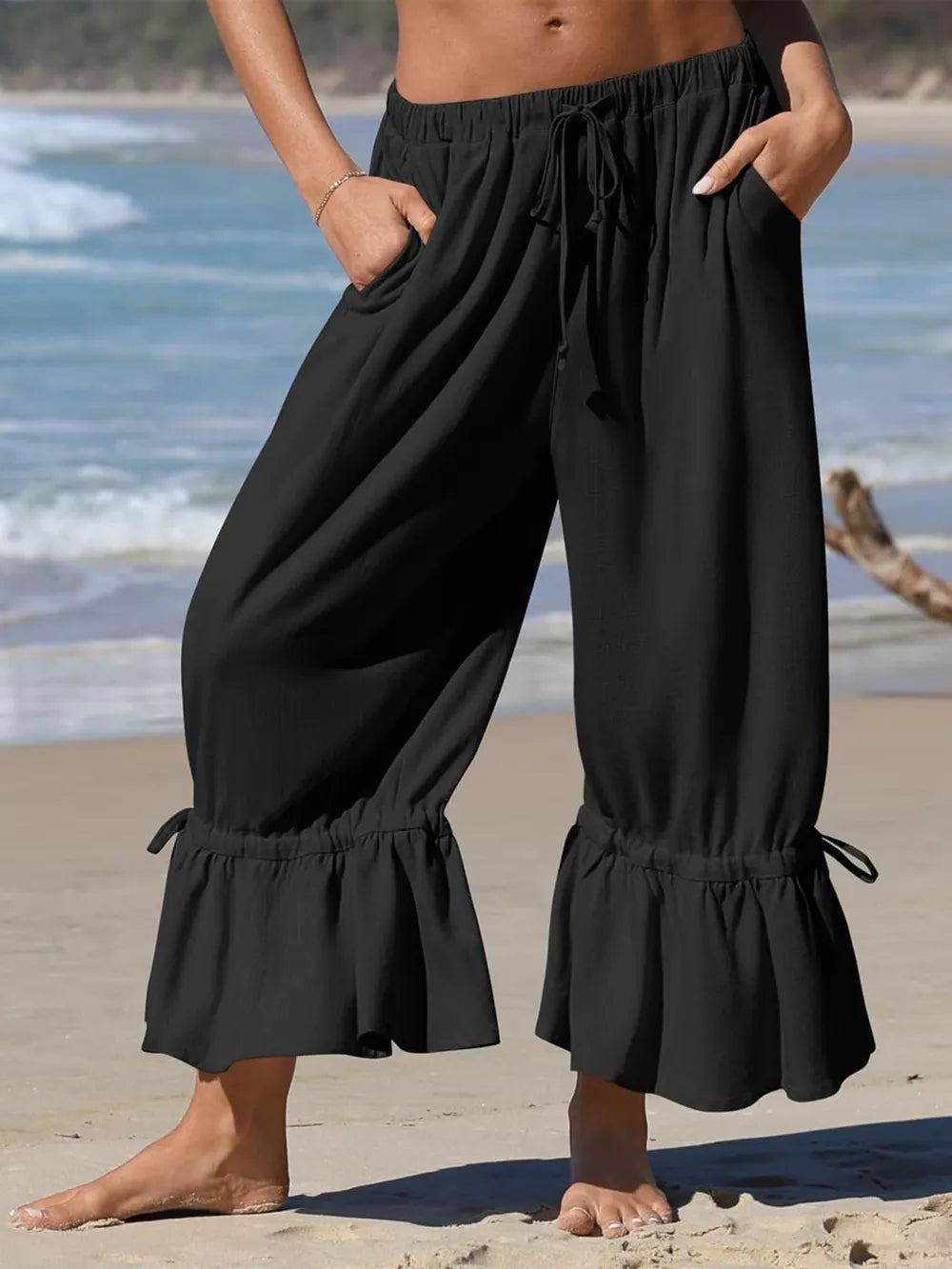 wide-leg pants in Black with tied and cropped