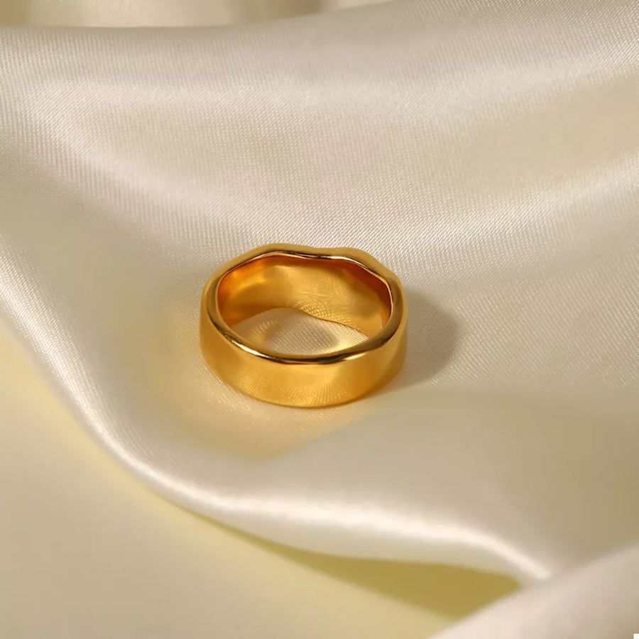 Synthetic Pearl, 18K Gold-Plated, Stainless Steel Care instructions: Avoid weari ring in Gold with none silhouette