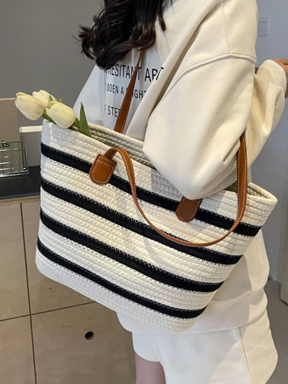 tote in Beige with striped and shoulder strap