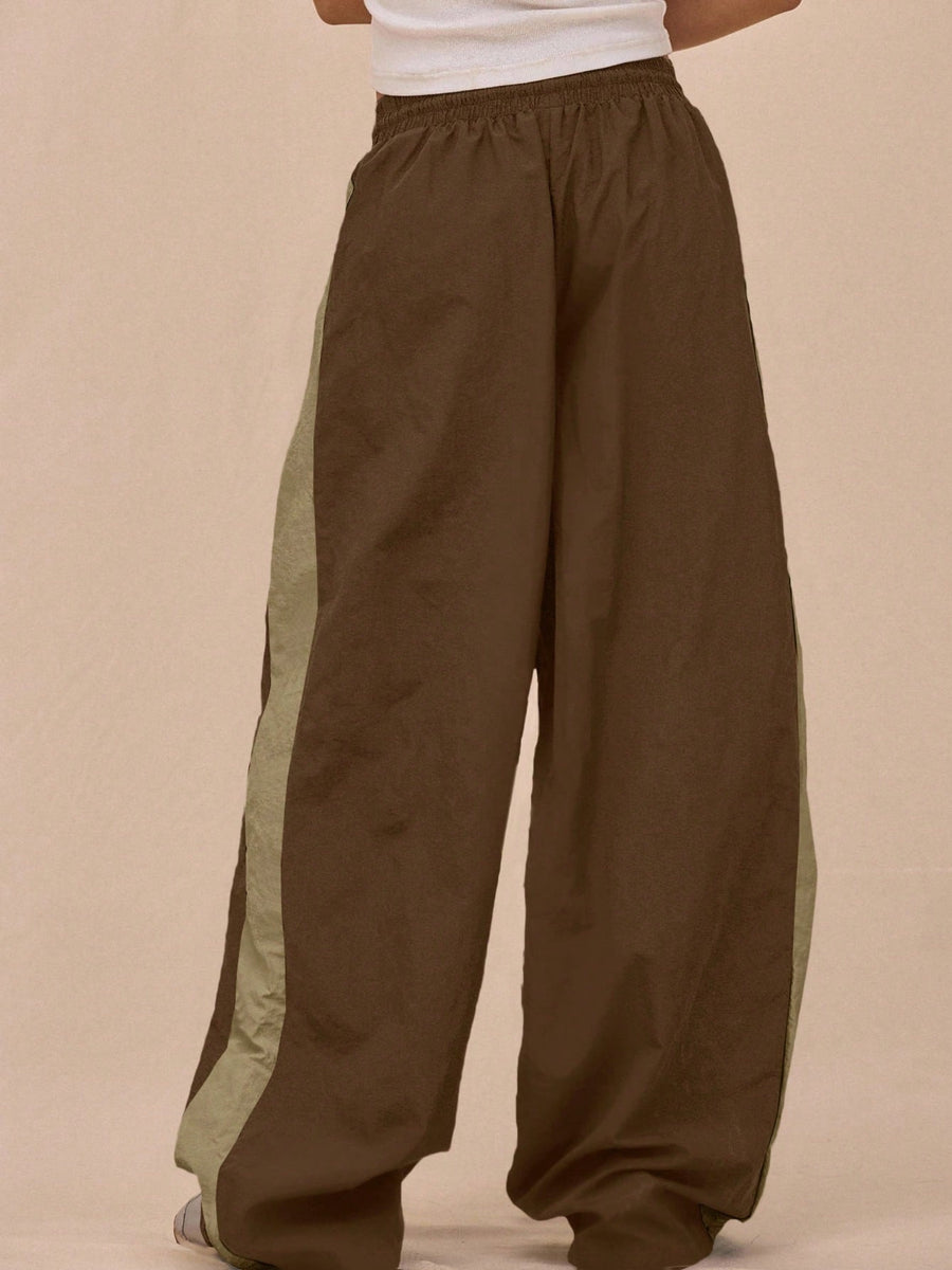 Gray tracksuit with waist-length top, full-length bottom and zip-front, drawstring
