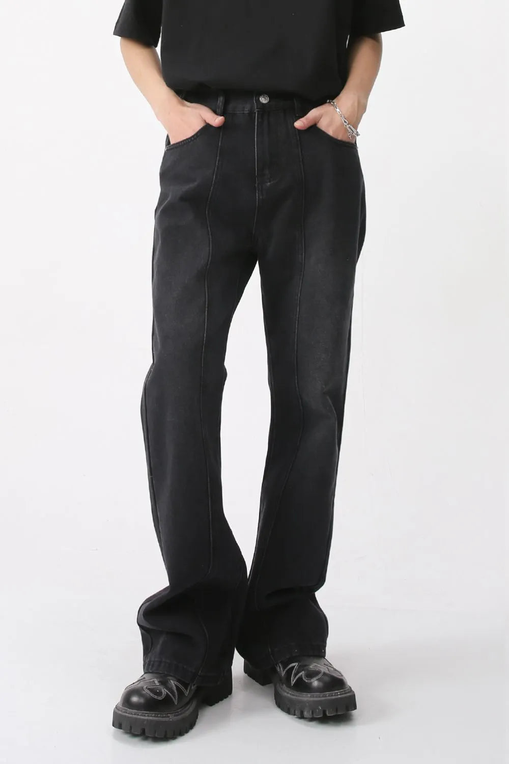 Dark denim wide-leg trousers with vertical seams and a comfortable fit.