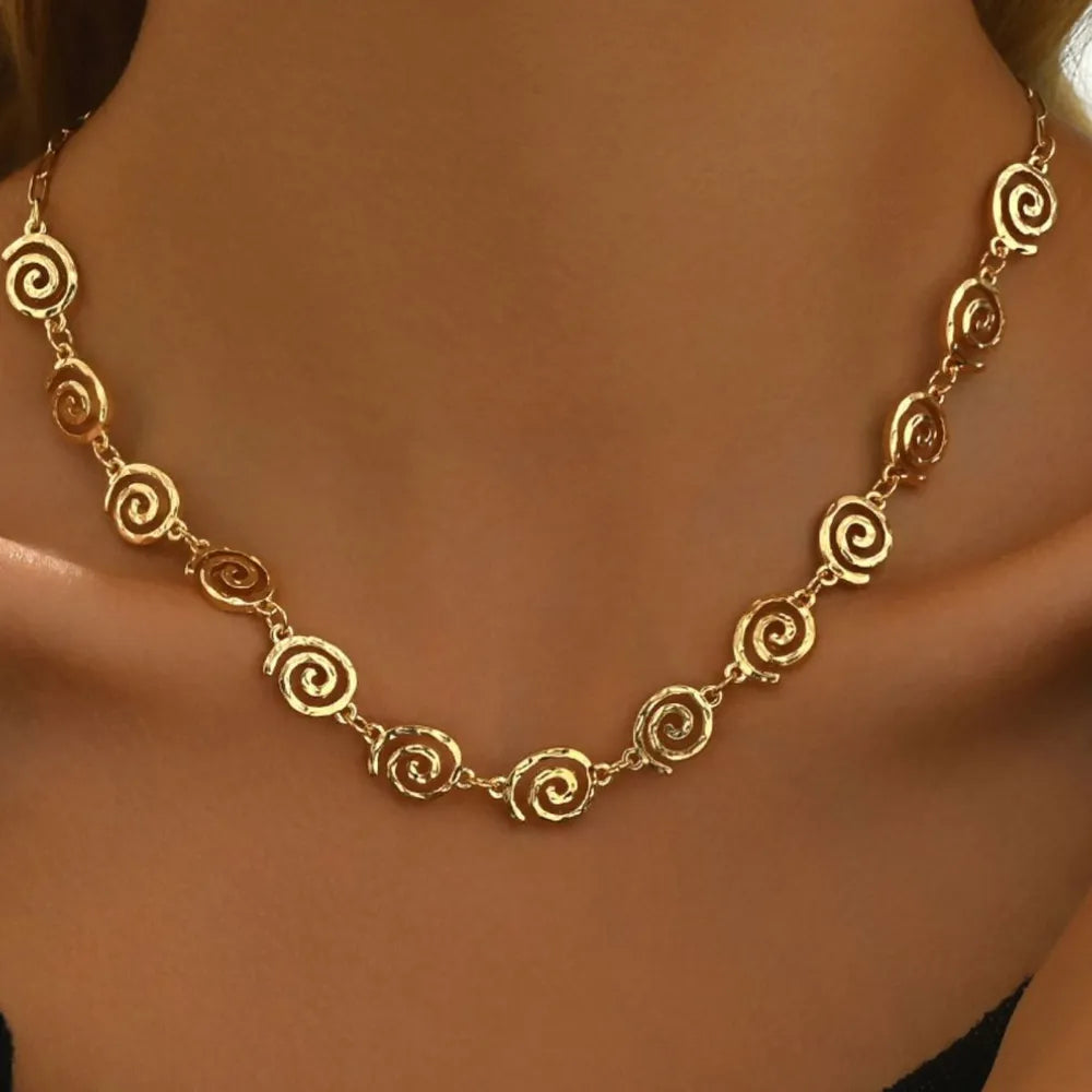 jewelry set in gold featuring 18K gold-plated and straight fit