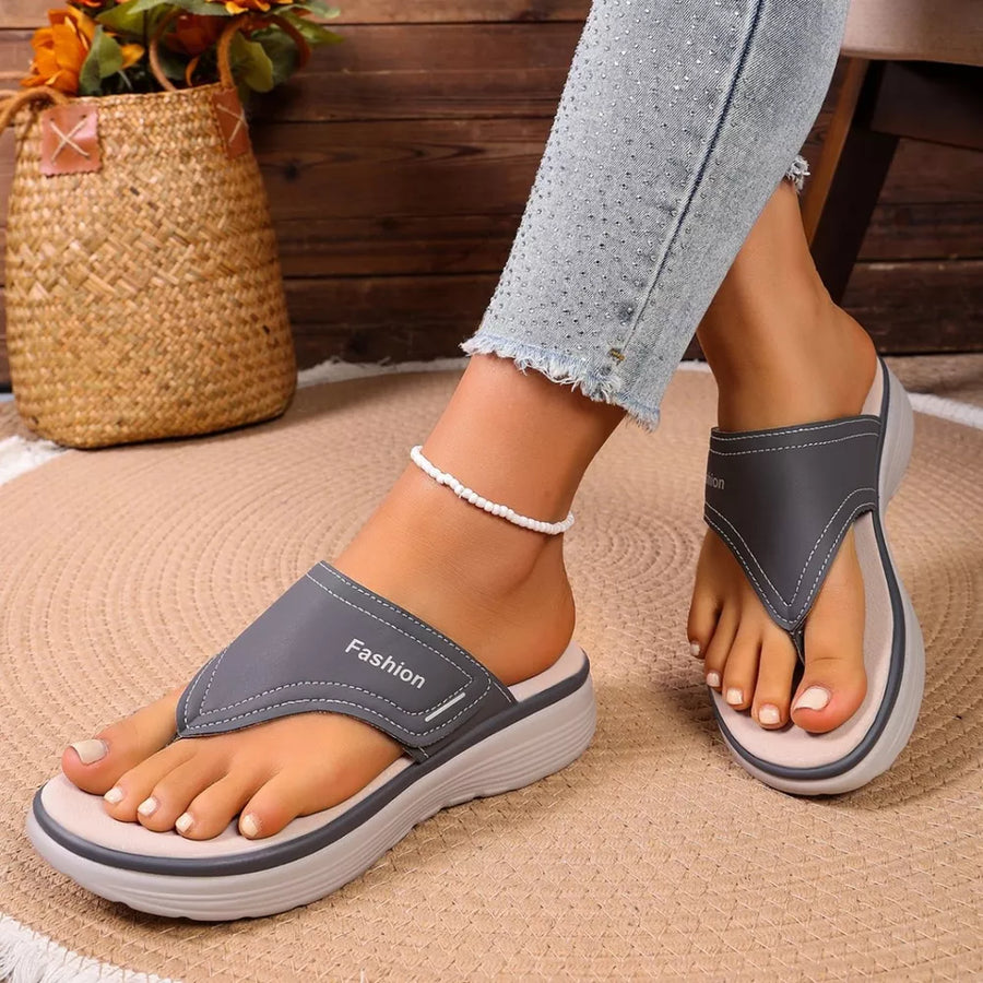 Gray toe post platform sandals with "Fashion" detail and white stitching, comfortable casual style.