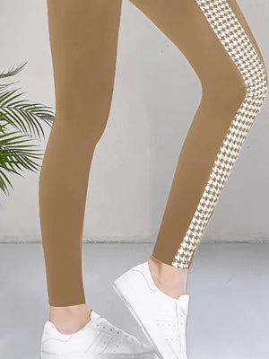 High-Waisted Side Houndstooth Leggings in Black with high-waisted