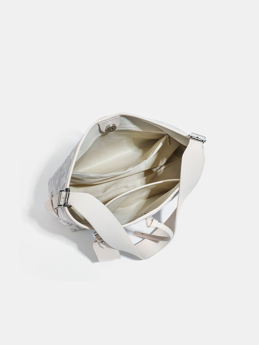 handbag in silver with adjustable strap and medium
