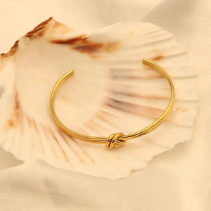 18k Gold-plated Knot Open Bracelet in Gold