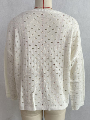 ivory pullover sweater with stretchy and long sleeve
