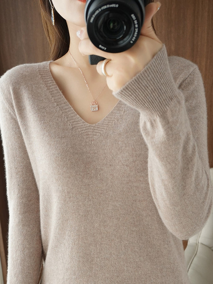 Nylon and viscose blend v-neck sweater in Gray with relaxed silhouette