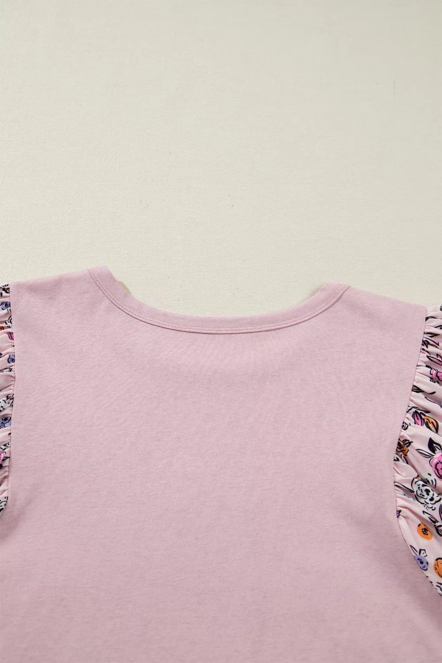 Maternity crew neck shirt in pink cotton with ruffled floral patchwork sleeves.