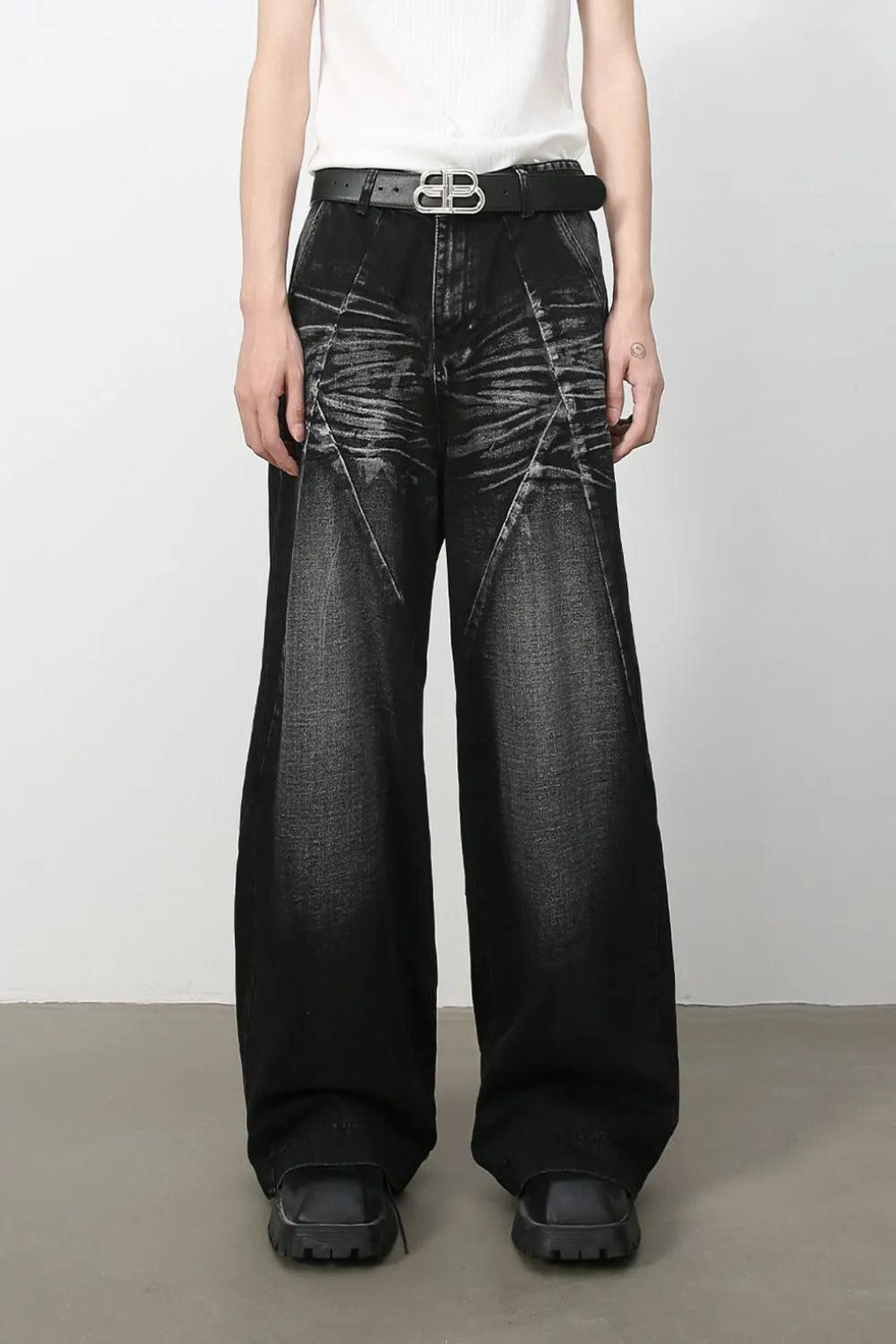 Sculpted wash wide leg jeans in dark, featuring a faded effect and a relaxed fit.