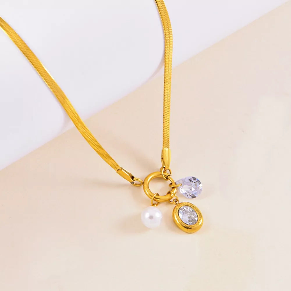 necklace in gold featuring 18K gold-plated and chain fit