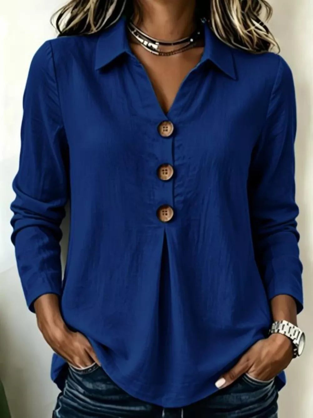 classic blouse in White with collared