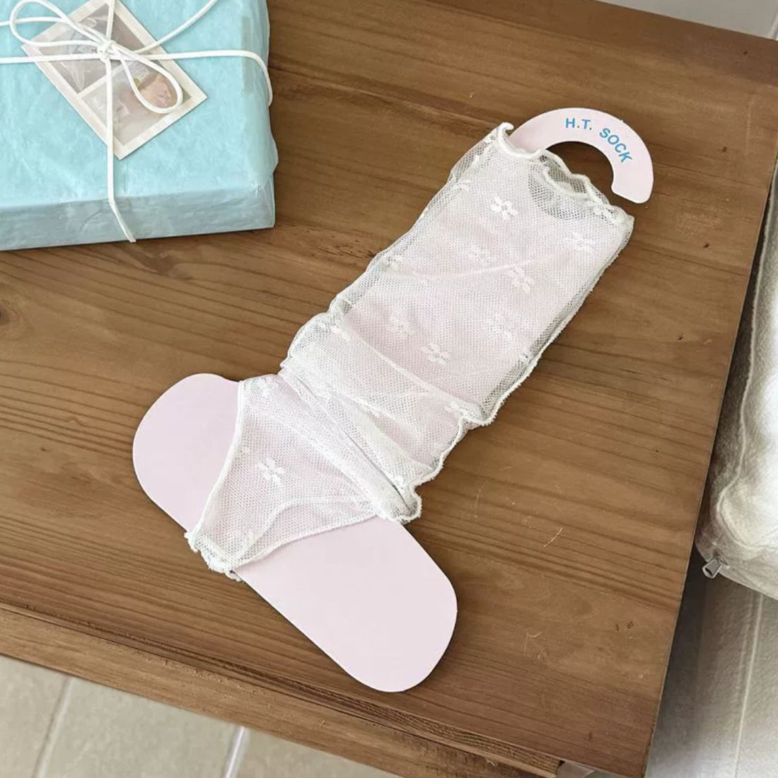 Style D socks with below-knee and elastic