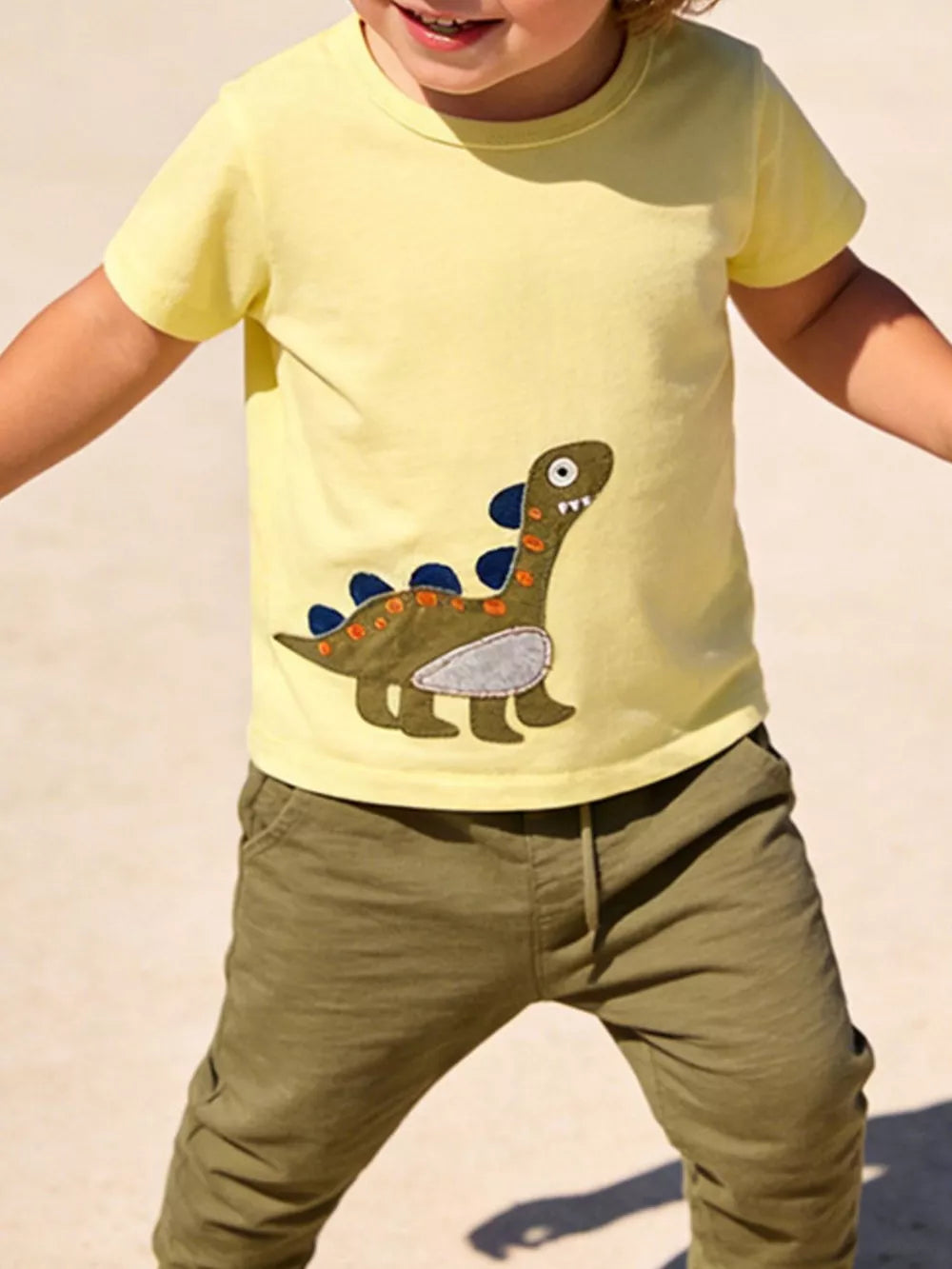 Vonili toddler tee with dinosaur appliqué and short sleeves