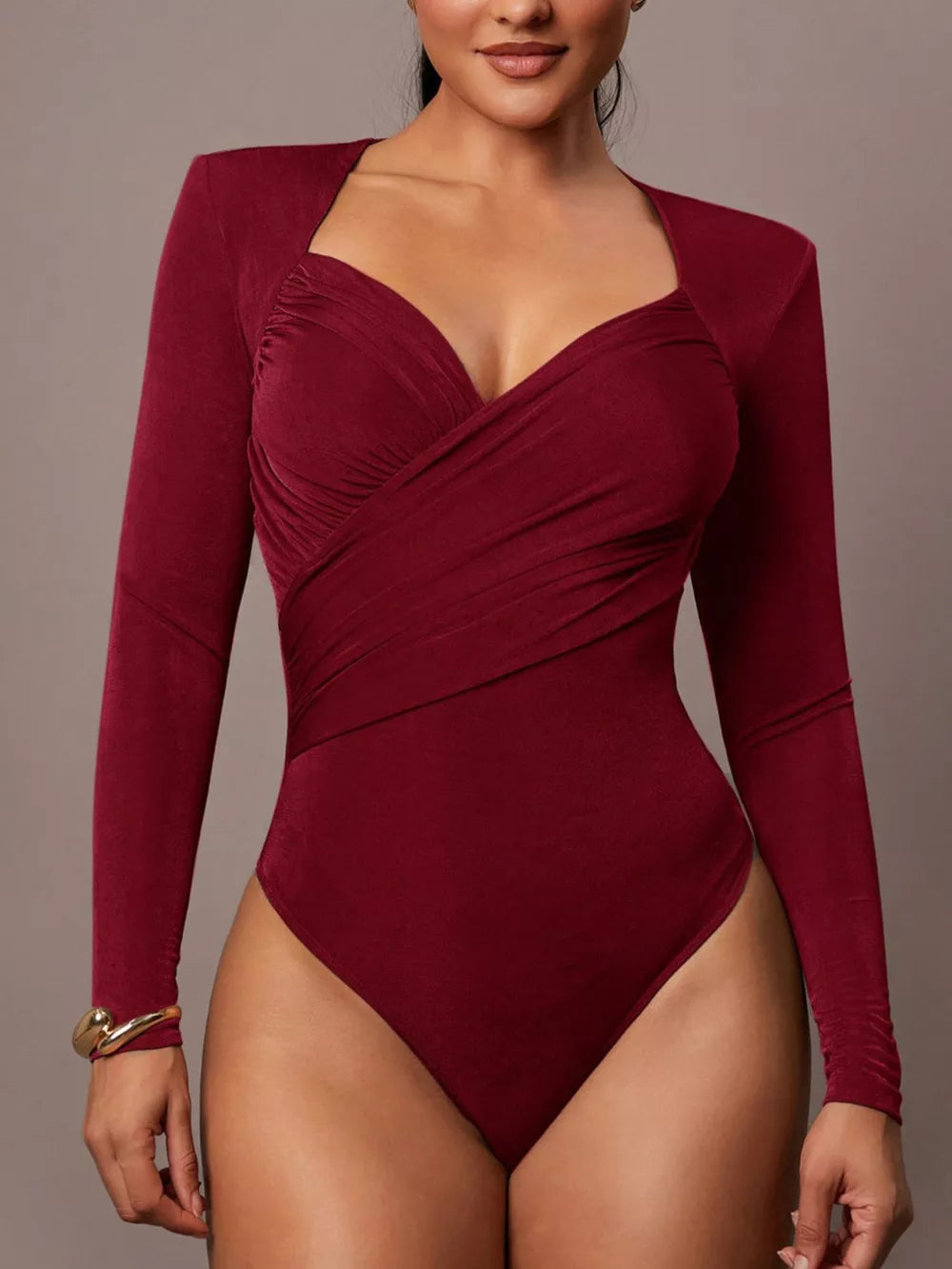 bodysuit in burgundy featuring ruched and fitted fit