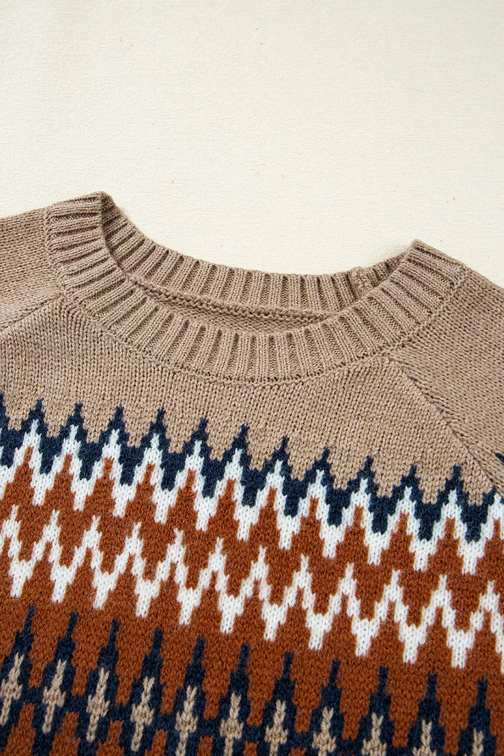 pullover sweater in rust with ribbed cuffs and hip-length
